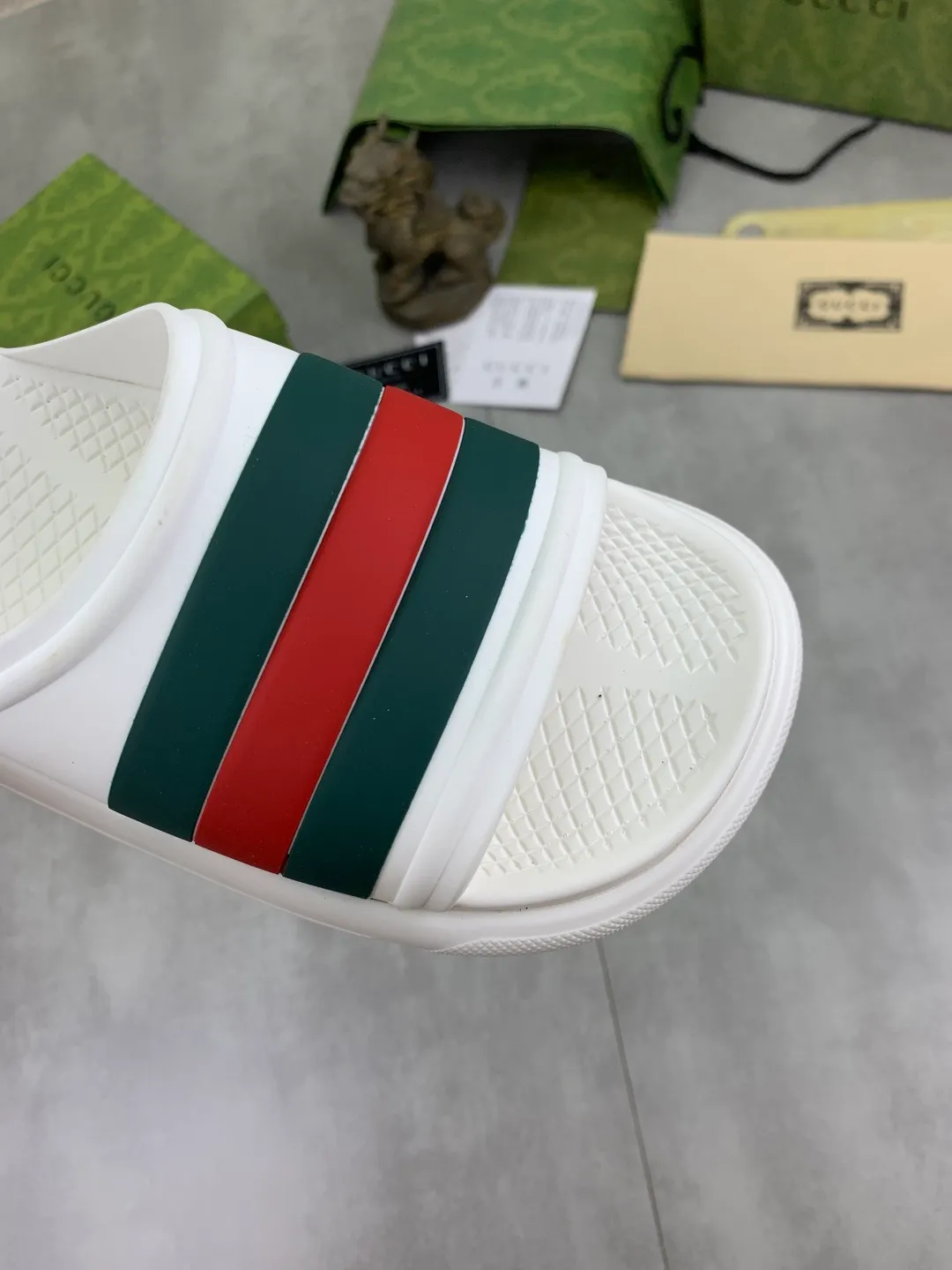 Men's Men's Shoes 💰P300💰[New Style] High Version 🎁🎁🎁 GUCCI New Year of the Snake casual slippers, original official website, perfect workmanship, transmitting a kind of noble luxury, sublimating its definition of luxury in Gucci's high-end extraordinary craftsmanship. Original Gucci double G combination outsole, code number: 35-46, complete package